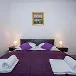Roza- Two-bedroom 公寓 *