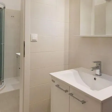 Roza- Two-bedroom * Mokosica