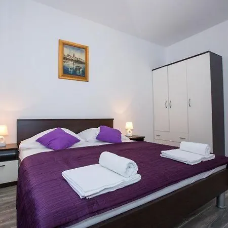Roza- Two-bedroom Apartment