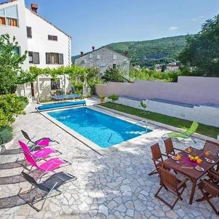 Roza- Two-bedroom Apartman Mokosica