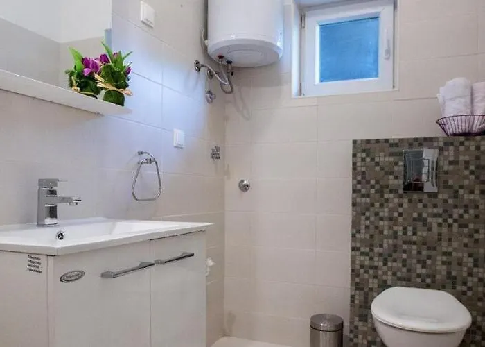 Roza- Two-bedroom Appartamento Mokošica